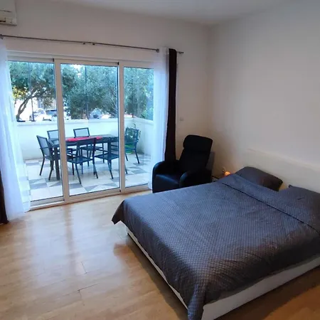 Modern Stipe With Terrace Apartment Podstrana