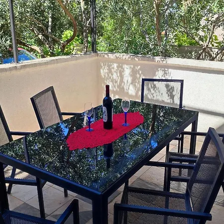 Apartment Modern Stipe With Terrace