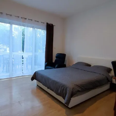 Apartment Modern Stipe With Terrace Podstrana