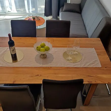 Apartment Modern Stipe With Terrace Podstrana