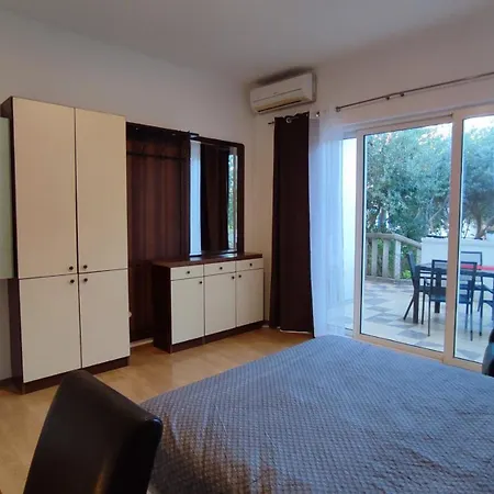 Apartment Modern Stipe With Terrace *