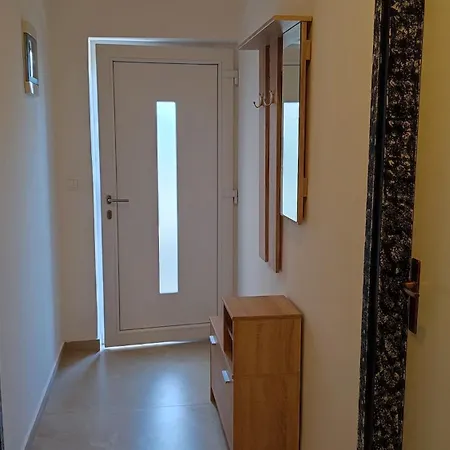 Apartment Modern Stipe With Terrace Podstrana