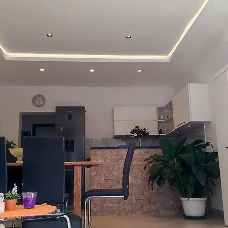 Apartment Modern Stipe With Terrace Podstrana