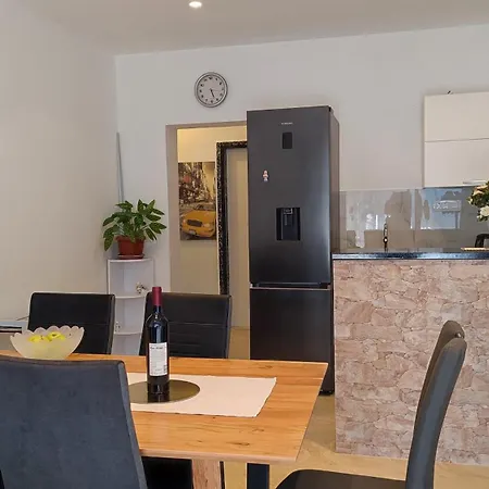 Apartment Modern Stipe With Terrace *