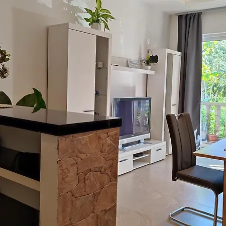Apartment Modern Stipe With Terrace Podstrana