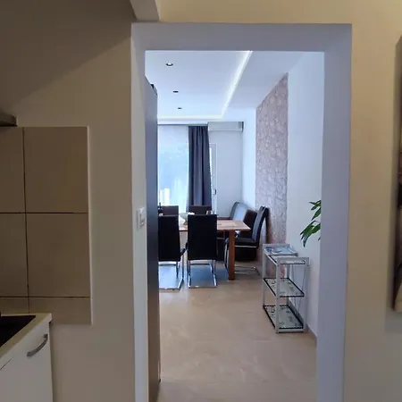Apartment Modern Stipe With Terrace